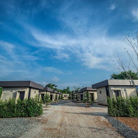 Hotel The Loft House Sakaeo Watthana Nakhon Zewnętrze zdjęcie